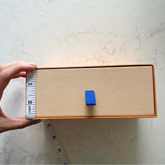 Authentic LV box and ribbon packaging, good condition - Picture 5 of 8